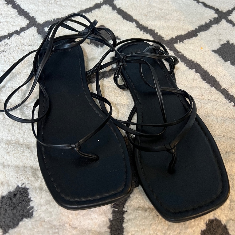 Abercrombie Black Tie-Up Sandals – Size 6.5